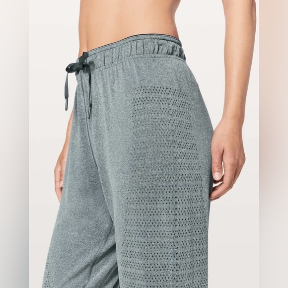 Lululemon Breeze By Jogger Squad Gravity Grey Size 2 - Picture 3 of 13